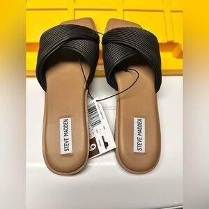 Steve Madden Ladies 9 Limitt Textured Slide Flat Sandal, Black - New w/o box